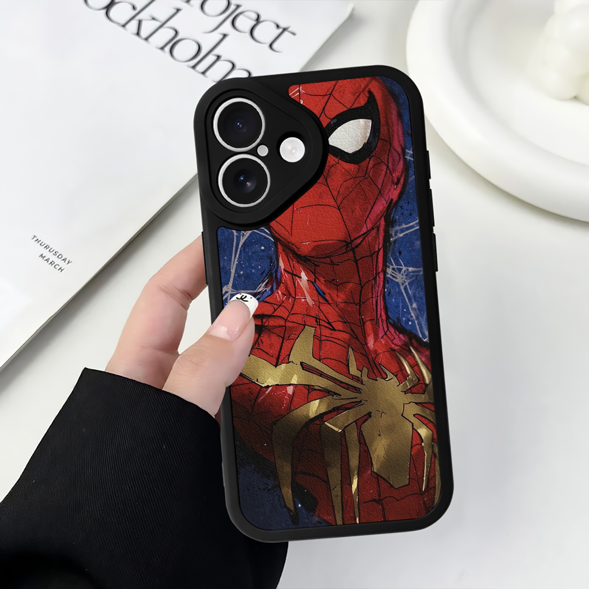 Spider Man スパイダーマン 【iPhone 16シリーズ対応】シリコンスマホケース（レザー調） 材質：シリコン